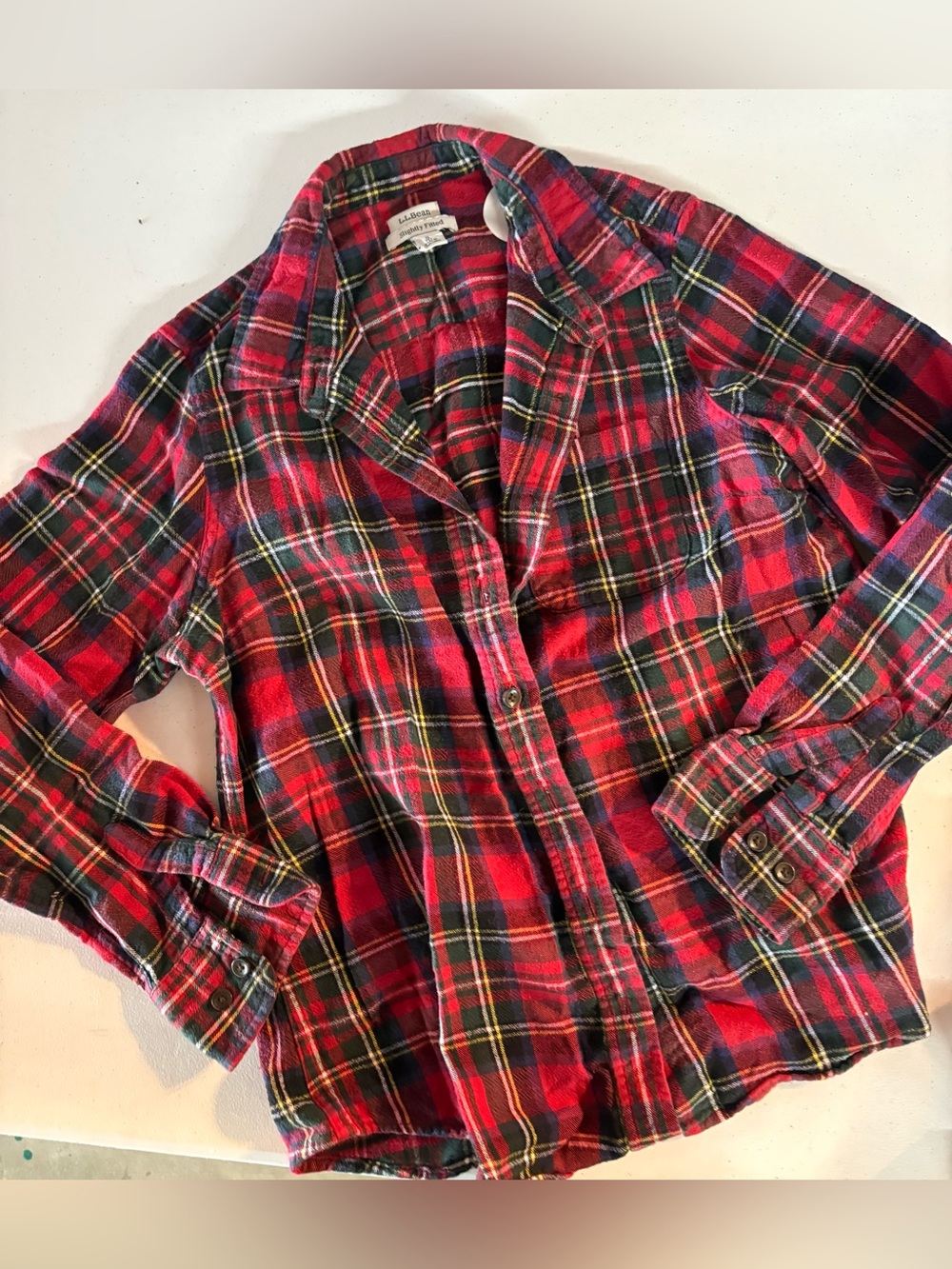 LL BEAN SMALL ✨ slightly fitted plaid flannel red good condition